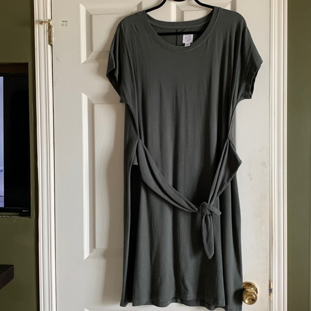 Khaki T-shirt dress with front tie.